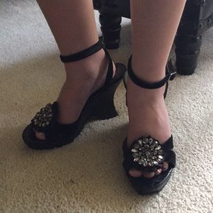 Guess by Marciano size 5 black wedges EUC